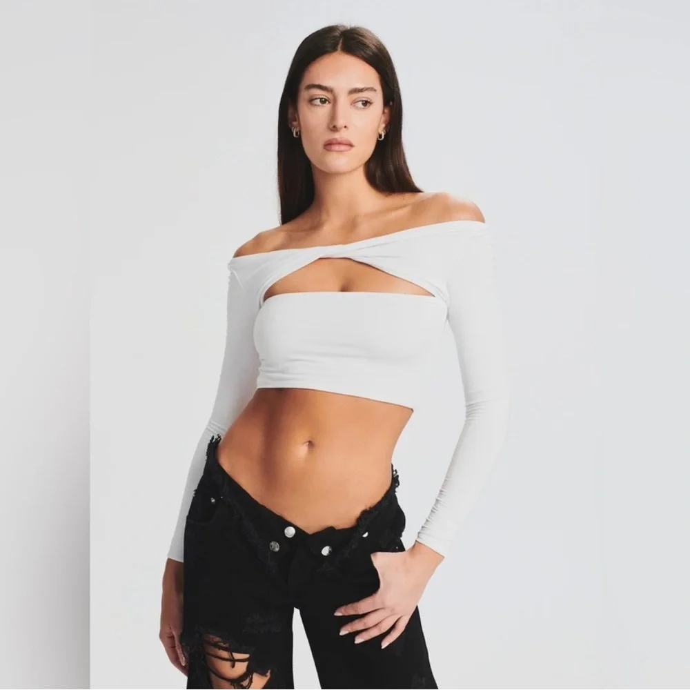 SER.O.YA Ellis Top White NWT Long Sleeve Cutout REVOLVE XS Cropped Fitted Sexy